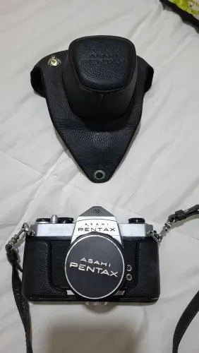 Máquina fotográfica antiga em perfeito estado