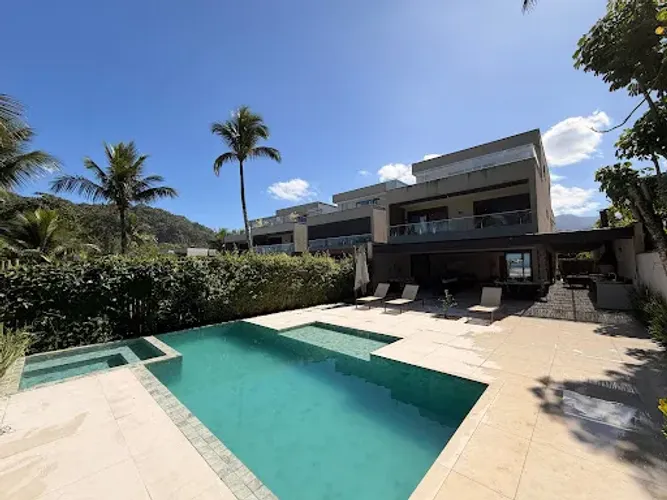 Casa frente ao mar na Praia do Engenho | 6 suítes | Venda e temporada | São Sebastião-SP