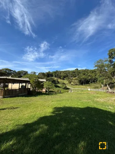 Sitio com 4.500 m2 com casa de 3 dormitórios, Potecas, São José, SC.