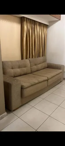 Sofá retrátil 2,50m tecido linho.2  Almofadas mesmo tecido e do encosto. Confortável!