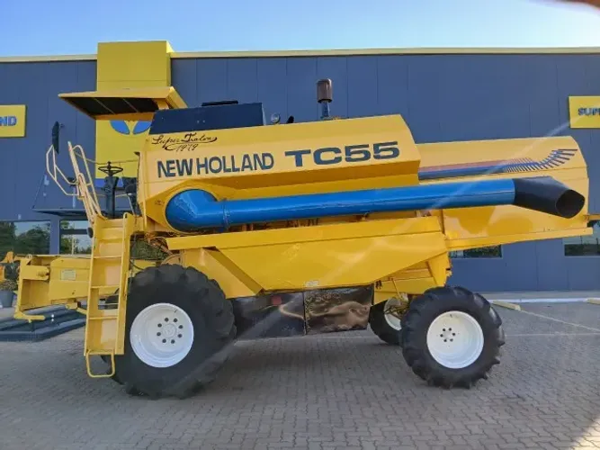 Colheitadeira New Holland TC55