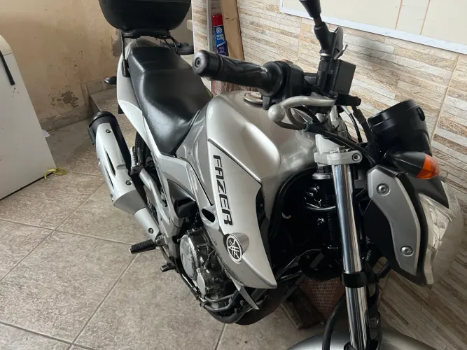 FAZER 2013 250 PRATA 