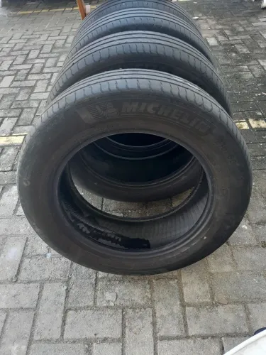 Vendo pneus aro 17, semi novos