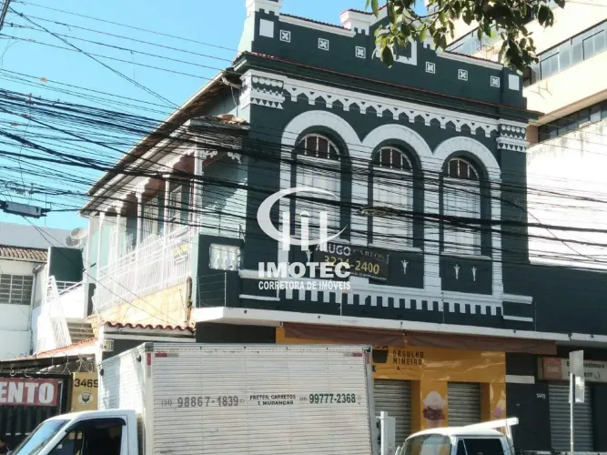 Casa Comercial para Aluguel - Frente, 9 Salas, Santa Efigênia (BH)