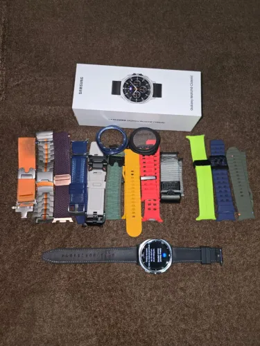 Galaxy watch 8 classic + diversas pulseiras, em perfeito estado