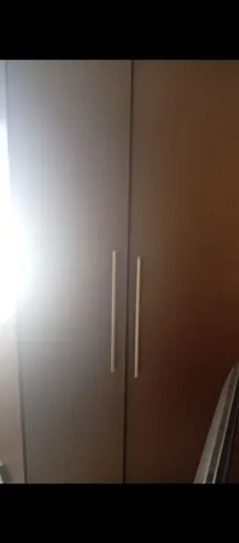 Vendo um closet de madeira guarda roupa