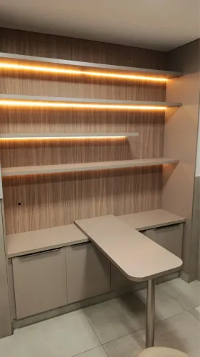 Estação de Trabalho Completa com Armário, Prateleiras e LED