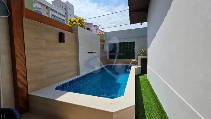 Casa Geminada com Piscina, mobiliada na Guilhermina.