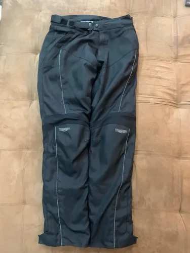 Calça Triumph 42EUR. 
