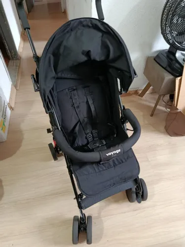Carrinho de bebê usado poucas vezes 