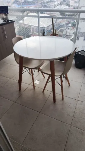 Conjunto de Mesa e Cadeiras