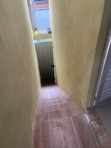 Duas casas uma de frente pra outra