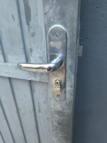 Porta de aço silver canelada e chapada por R$ 200 hoje