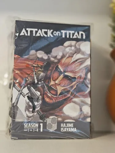 Coleção Attack on Titan 1-4 Mangá + Extra