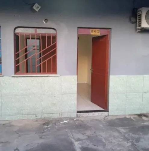 Aluga-se Quarto