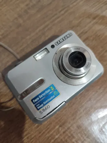 Câmera Digital Samsung S860 Com Defeito na Tela - Para Peças, Conserto ou Coleção