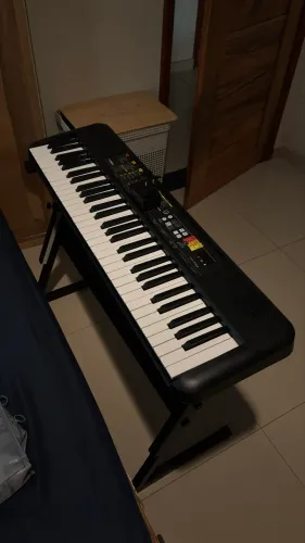 Teclado Yamaha F52 61 Teclas