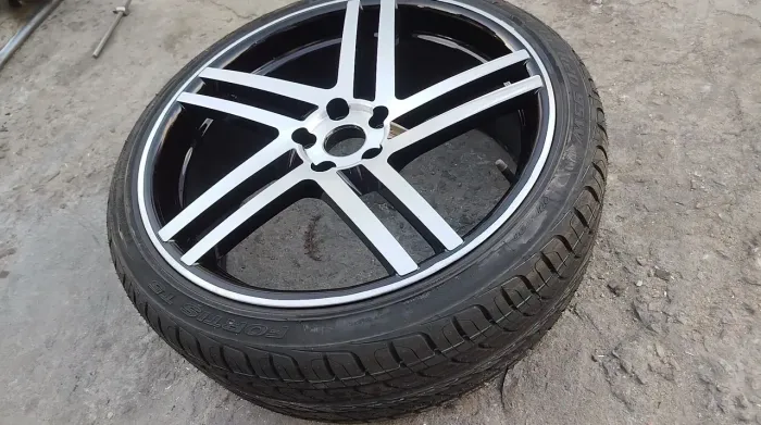 Roda Gt7 20x largura 8,5 / (5x114) quatro pneus novos