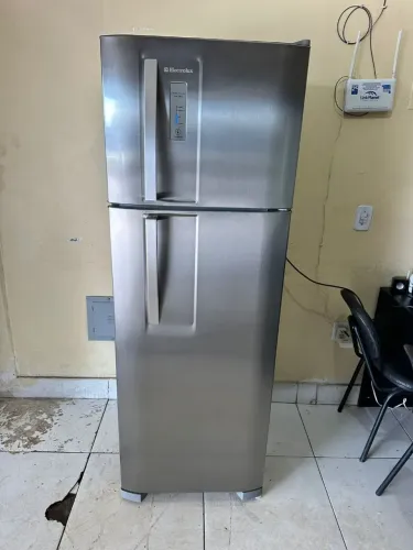 Geladeira Electrolux inox Frost Free 400 litros semi nova