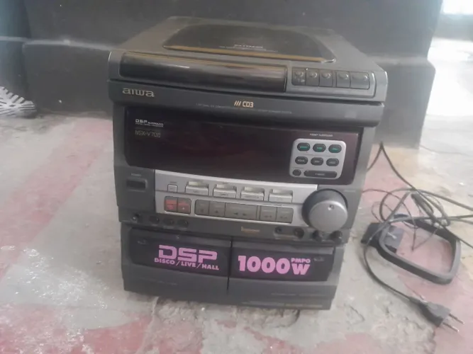 Aparelho de som com 4 CDs ao mesmo tempo rádio e toca fitas