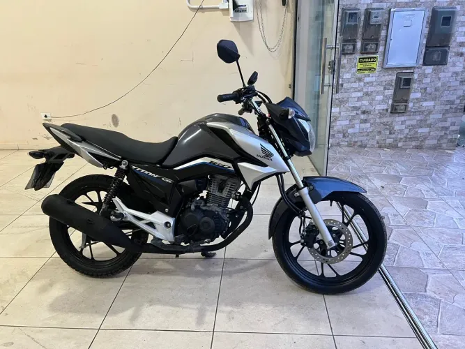 Titan 160 série especial 