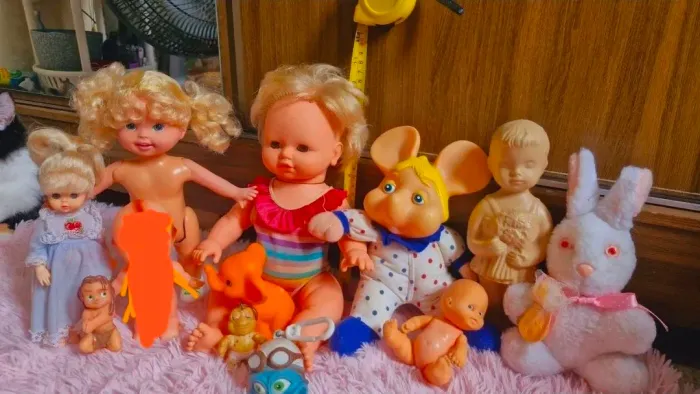 Lote de Brinquedos Antigos - Bonecas, Pelúcias e Muito Mais!