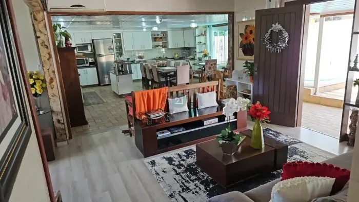 Imóvel para aluguel tem 130 metros quadrados com 4 quartos em Rio Tavares - Florianópolis