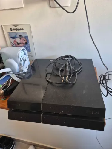 PS4 + 2 jogos
