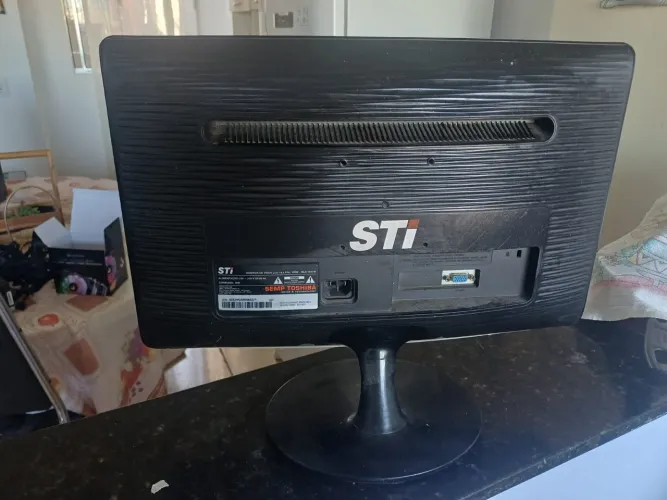 Monitor de Video LCD 18,5 Pol. 50/60 Hz