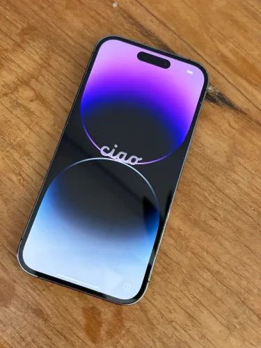 iPhone 14 pro com vidro traseiro quebrado