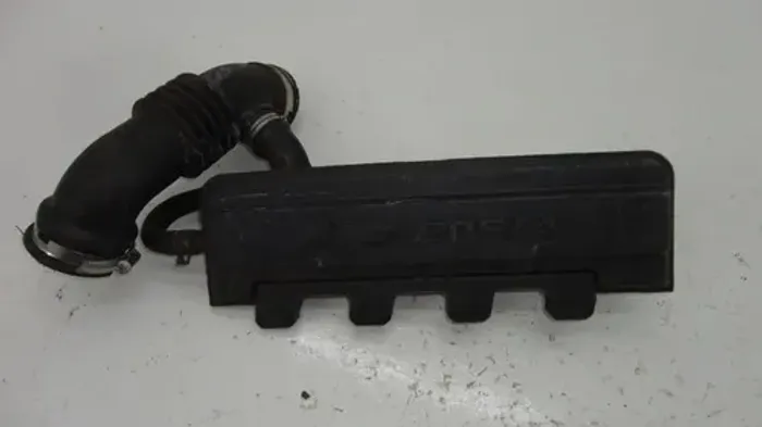 Caixa Ressonadora De Ar Com Mangueira Gm Onix 52043236