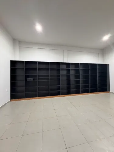 Móveis para Loja em MDF Preto e Amadeirado - Excelente Estado / Pronta Entrega