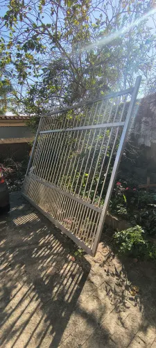 PORTÃO DE CORRER DE ALUMÍNIO ANODIZADO - 3,00 x 2,34 m