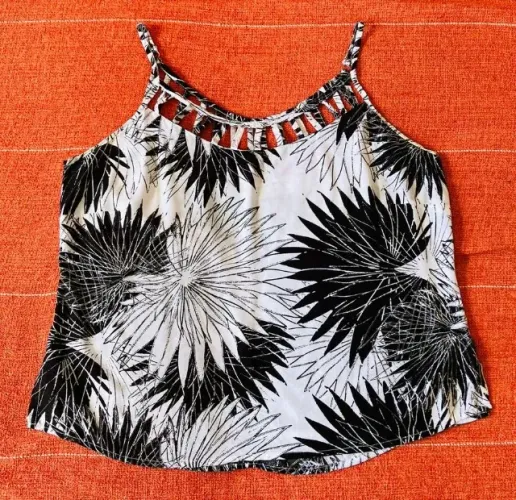 BLUSA ESTAMPADA - PRETA E BRANCA