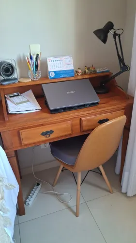Escrivaninha vintage p estudos ou trabalho 
