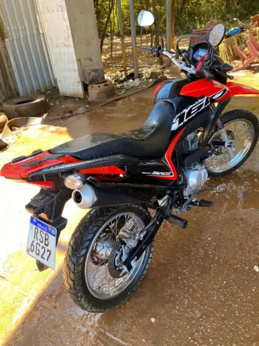 Vendo essa moto completa aceito proposta em dinheiro 
