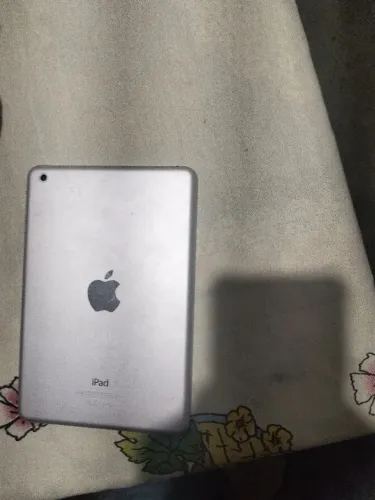 Vendo tablet iPad usado não tenho caixa nem nota 