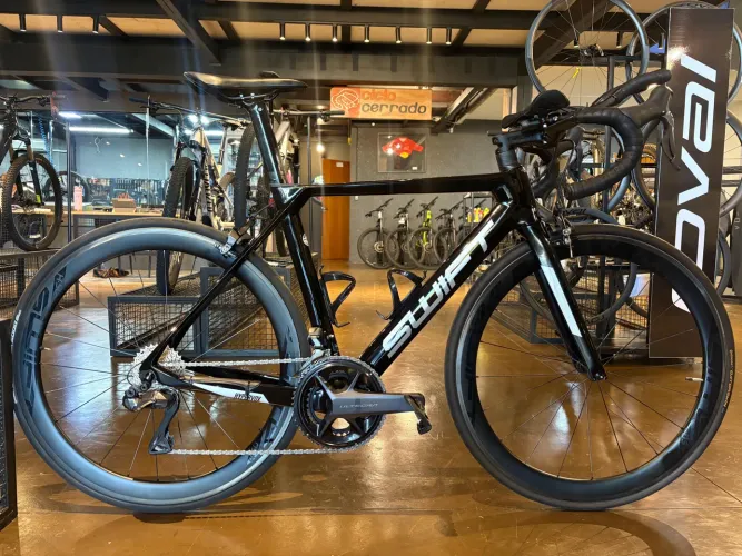 Bike Speed full carbon - Ultegra Eletrônico DI2 - 12v