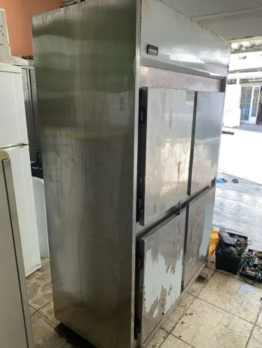 Geladeira comercial Polar 4 portas Inox