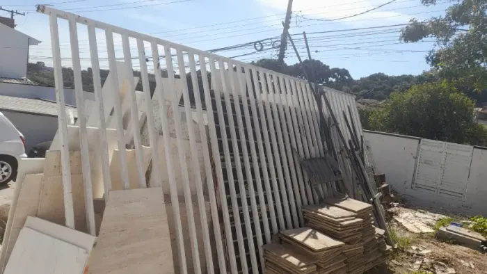 ? **Portas, Janelas e Estruturas Usadas - Ótima Oportunidade!**