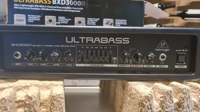 CABEÇOTE BAIXO BEHRINGER BHD3000H 220v - ZERADO