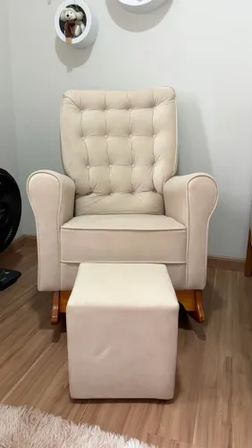 Poltrona de Amamentação com Balanço + Puff Bege Claro