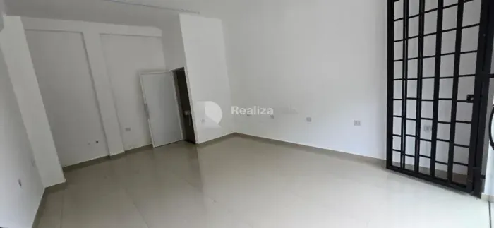 Imóvel para aluguel possui 30 metros quadrados em Vila Aparecida - Taubaté - SP