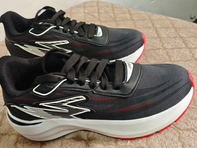 Tênis preto com vermelho (NOVO!)