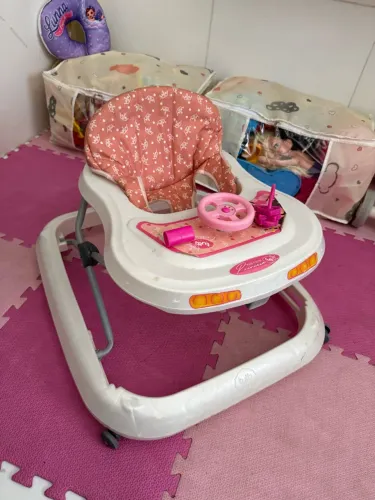 Andador Infantil Princesa Tutti Baby com Regulagem e Brinquedos