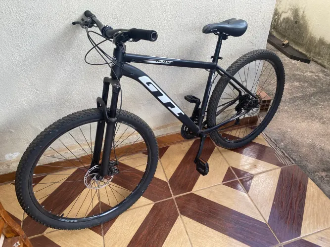 Bicicleta aro 29 semi nova 