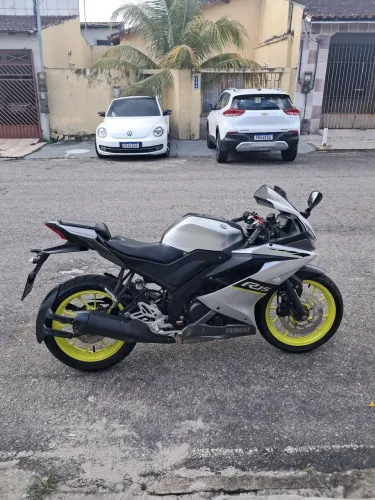 YAMAHA R15 2024