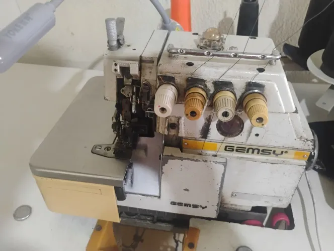 vendo máquina ponto cadeia gensy 