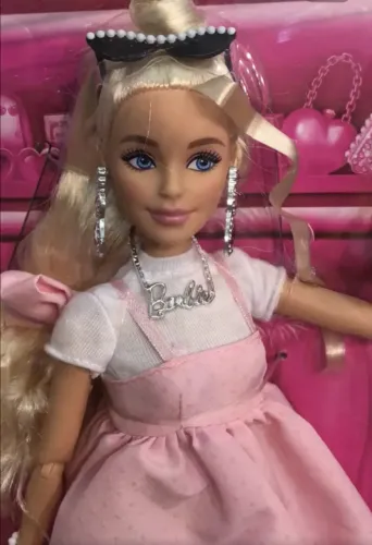 Vendo linda boneca Barbie original