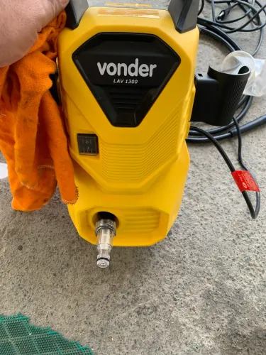 Lavadora alta preção vó der 1300 watts de potência.